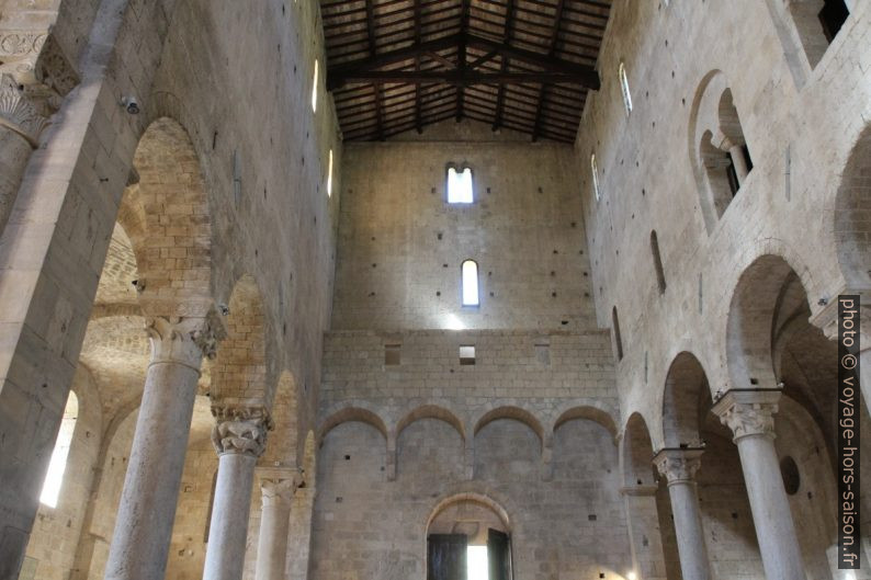 Nartex de l'église abbatiale de Sant'Antimo. Photo © Alex Medwedeff
