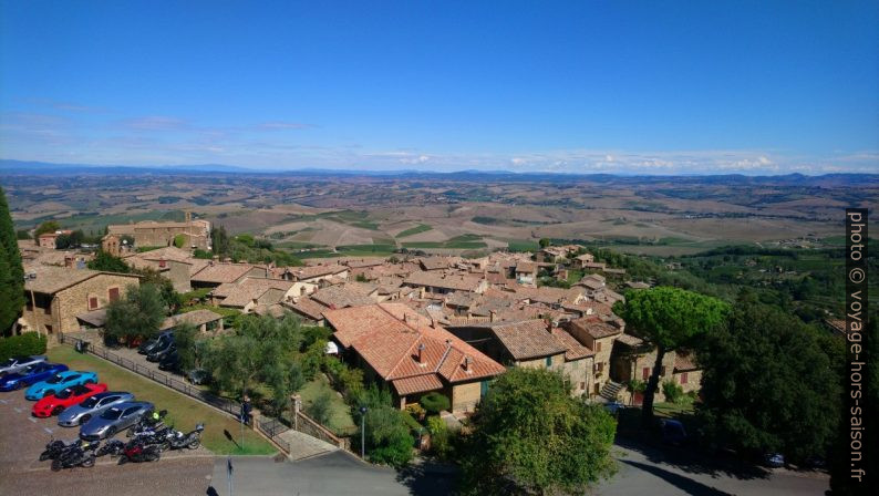 Partie basse du village de Montalcino. Photo © André M. Winter