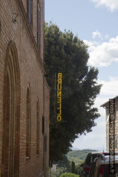 Enseigne Brunello à Montalcino. Photo © Alex Medwedeff