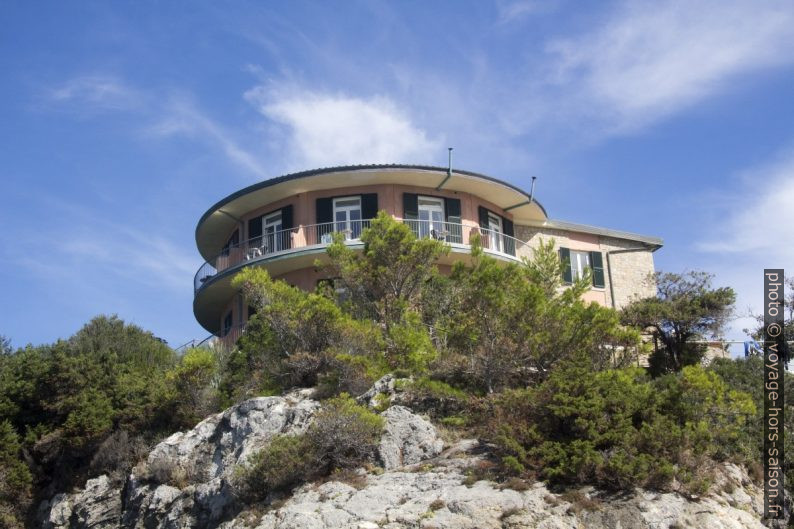 Maison circulaire de l'Hôtel Capo D'Uomo. Photo © André M. Winter