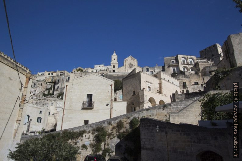 Vue du Sasso Barisano vers la Cathédrale de Matera. Photo © André M. Winter