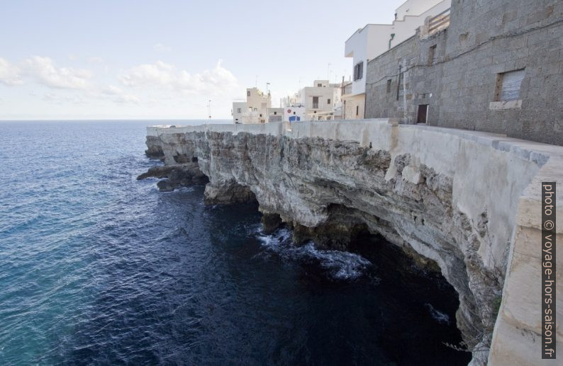 Lungomare a Polignano. Photo © André M. Winter