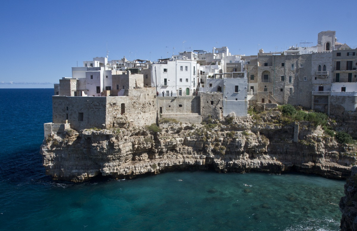 Polignano à Mare vue de Pentma Chiatt. Photo © Alex Medwedeff