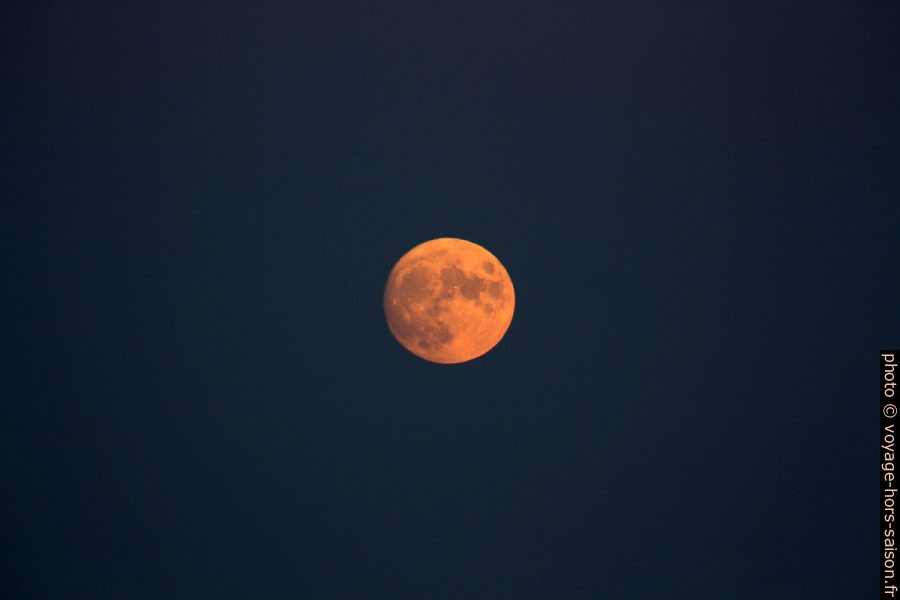 La lune se lève. Photo © André M. Winter