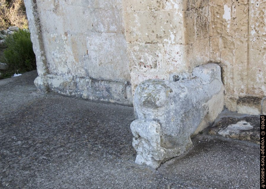 Lion-gardien à l'entrée de la Chiesa Santa Maria d'Aurio. Photo © André M. Winter