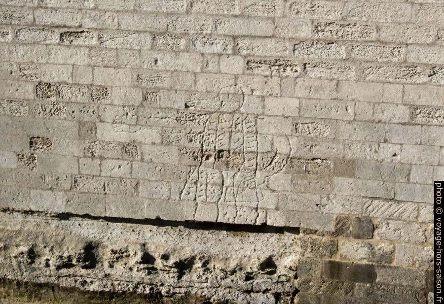 Graffito d'un noble du 16e siècle sur le Castello di Lecce. Photo © André M. Winter