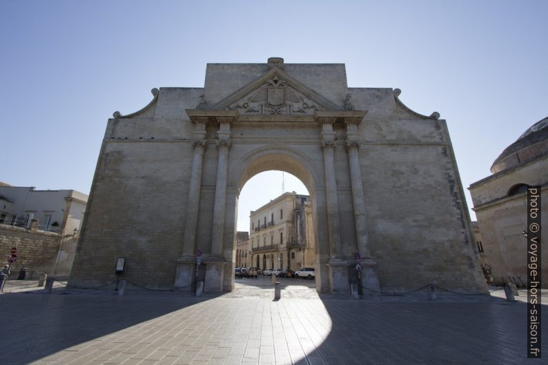 La Porta Napoli à Lecce. Photo © André M. Winter