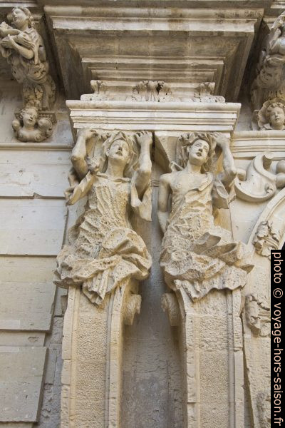 Figures d'un palais baroque de la Piazzeta Ignazio Falconieri. Photo © André M. Winter