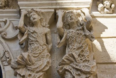 Figures d'un palais baroque de la Piazzeta Ignazio Falconieri. Photo © André M. Winter