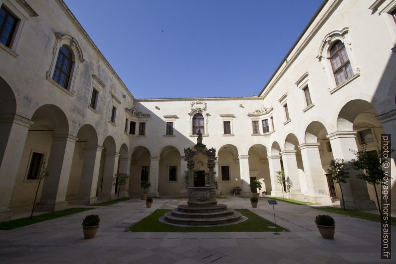 Cloître du Museo di Arte Sacra. Photo © André M. Winter