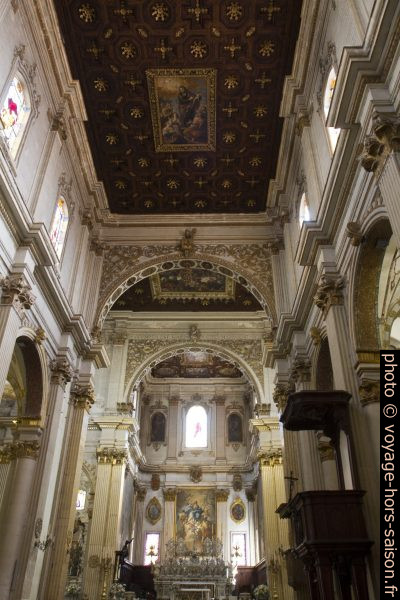 Nef de la cathédrale de Lecce. Photo © Alex Medwedeff