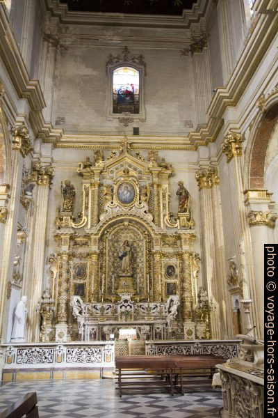 Un des bras du transept de la cathédrale de Lecce. Photo © André M. Winter