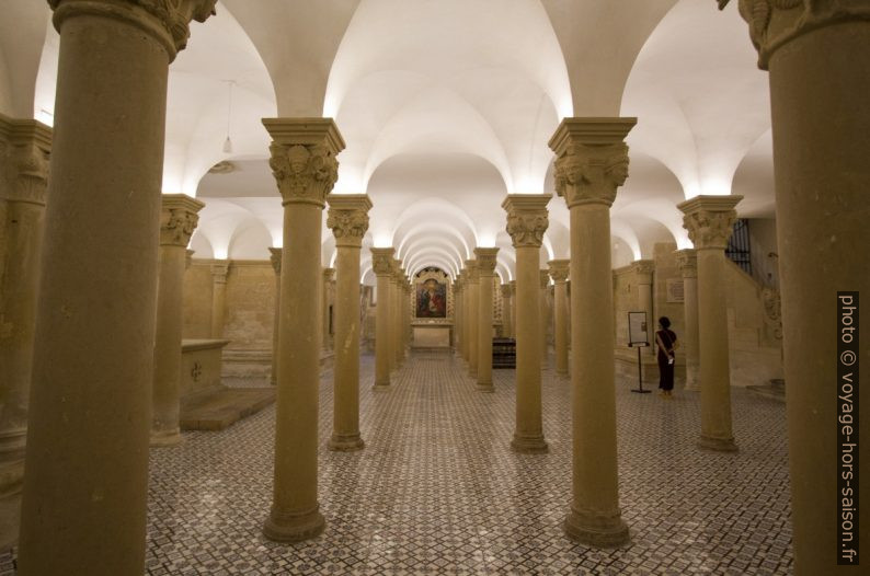 Colonnes de la crypte de la cathédrale de Lecce. Photo © André M. Winter