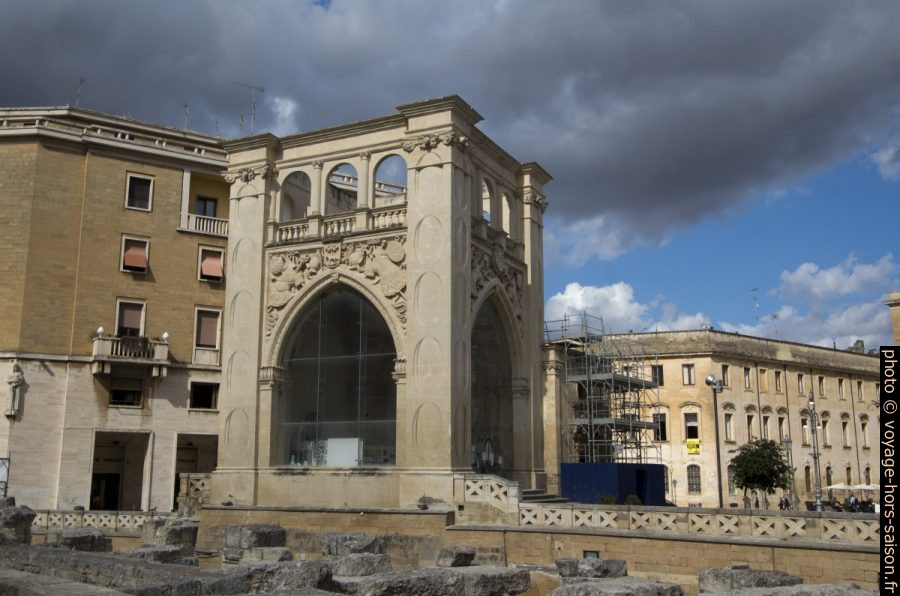 Il Sedile et l'Amphithéâtre Romain de Lecce. Photo © André M. Winter