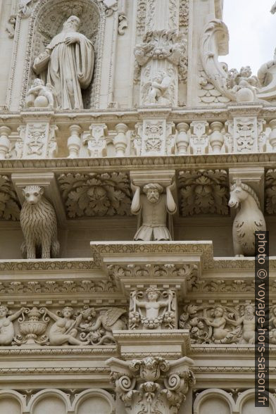 Détail de la façade baroque de la Basilica di Santa Croce di Lecce. Photo © Alex Medwedeff