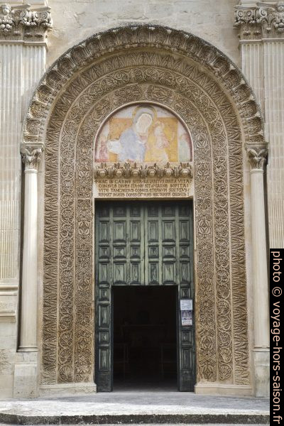 Porte de la Chiesa dei Santi Niccolò e Cataldo. Photo © Alex Medwedeff