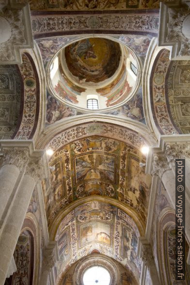 Fresques et dôme de la nef de la Chiesa dei Santi Niccolò e Cataldo. Photo © André M. Winter