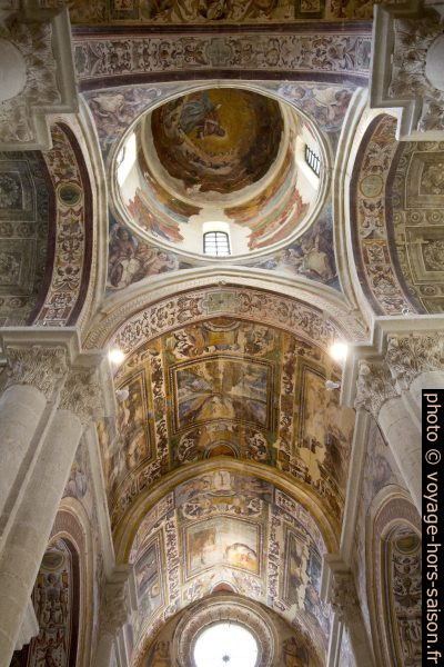 Fresques et dôme de la nef de la Chiesa dei Santi Niccolò e Cataldo. Photo © André M. Winter