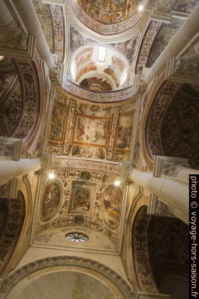 Fresques des voûtes de la nef de la Chiesa dei Santi Niccolò e Cataldo. Photo © André M. Winter