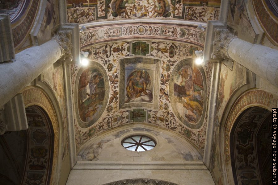 Fresques des voûtes de la nef de la Chiesa dei Santi Niccolò e Cataldo. Photo © André M. Winter