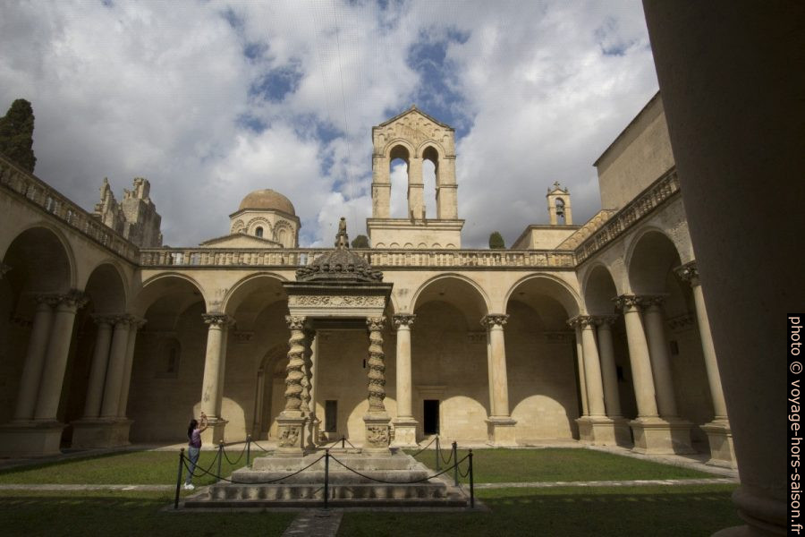 Le cloître de la Chiesa dei Santi Niccolò e Cataldo. Photo © André M. Winter