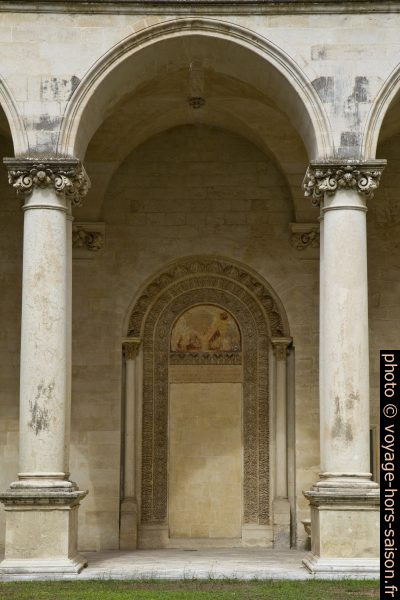 Une porte murée du cloître de la Chiesa dei Santi Niccolò e Cataldo. Photo © Alex Medwedeff