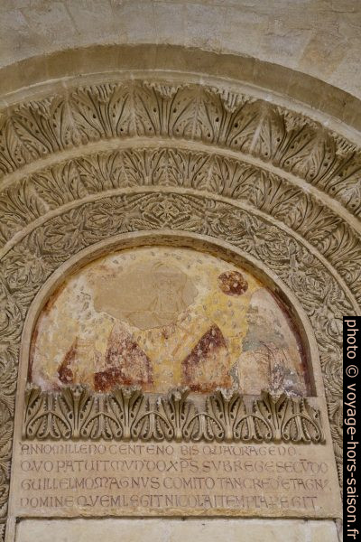 Détail d'un porte murée du cloître de la Chiesa dei Santi Niccolò e Cataldo. Photo © Alex Medwedeff