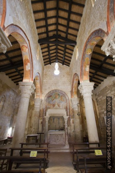 Chœur de l'église Santa Maria a Cerrate. Photo © André M. Winter