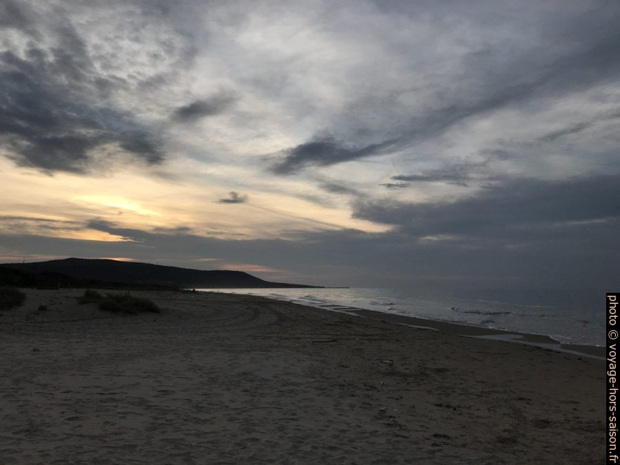 La sera nella Spiaggia paradiso della Isola Varano. Photo © Alex Medwedeff