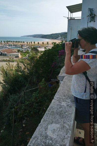 Alex photographie à Rodi Garganico. Photo © André M. Winter