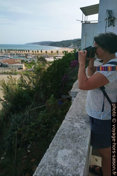 Alex photographie à Rodi Garganico. Photo © André M. Winter