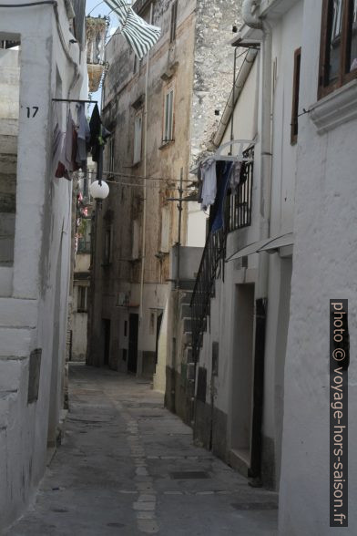 Ruelle dans le centre de Rodi Garganico. Photo © Alex Medwedeff