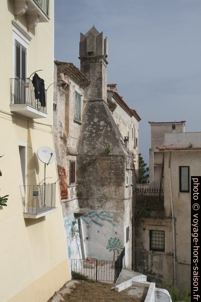 Grande cheminée. Photo © Alex Medwedeff