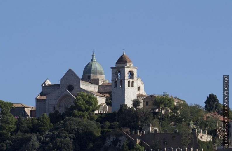 Colline avec la cathédrale d'Ancône. Photo © André M. Winter