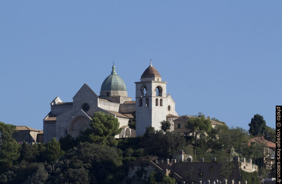 Colline avec la cathédrale d'Ancône. Photo © André M. Winter