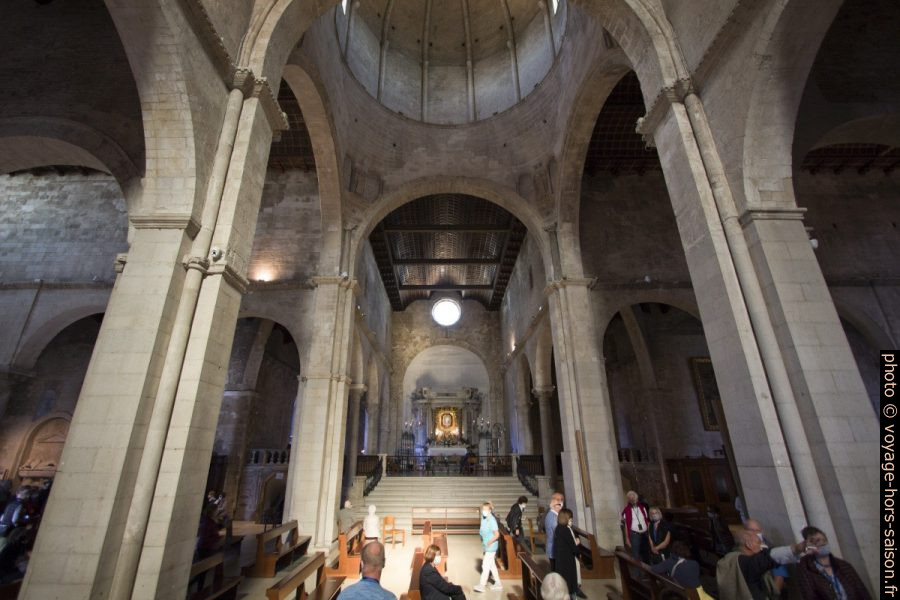 Un bras du transept de la cathédrale Saint-Cyriaque d'Ancône. Photo © André M. Winter