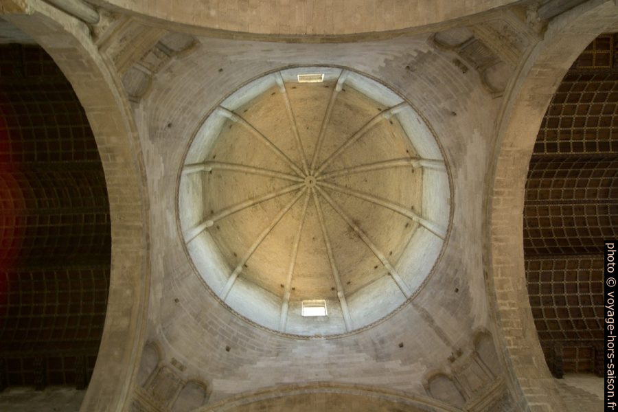 Vue sous la coupole de la nef de la cathédrale d'Ancône. Photo © André M. Winter