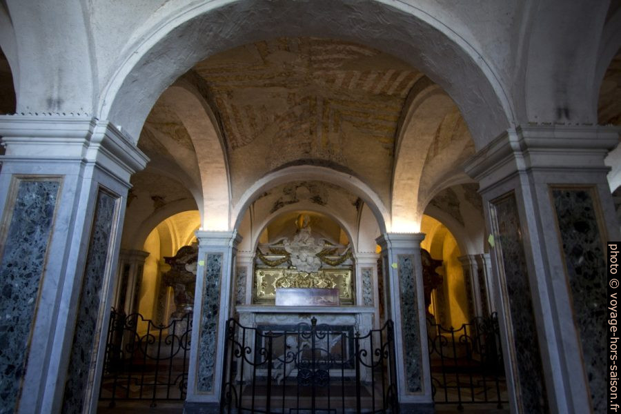 La Cripta dei Protettori con la tomba di San Ciriaco. Photo © André M. Winter