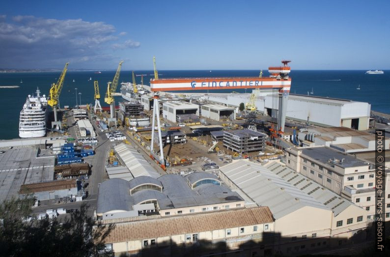 Chantier naval Fincantieri à Ancône. Photo © Alex Medwedeff