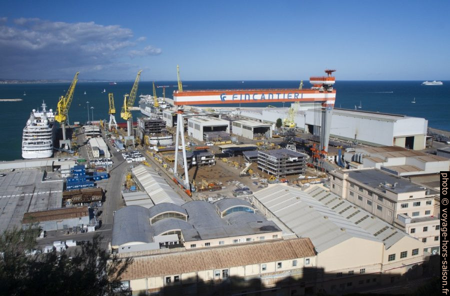 Chantier naval Fincantieri à Ancône. Photo © Alex Medwedeff