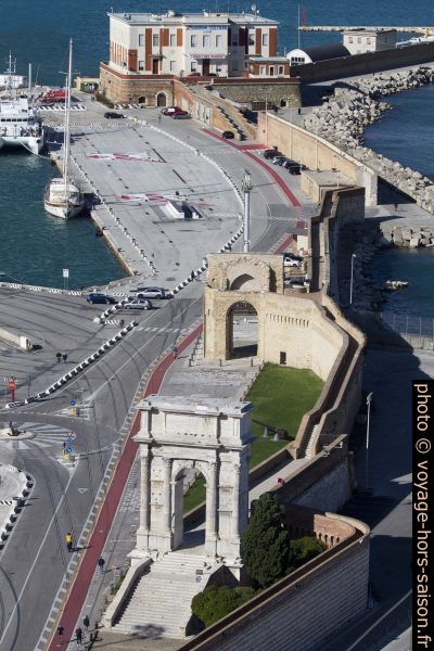 Molo Nord del porto di Ancona. Photo © André M. Winter