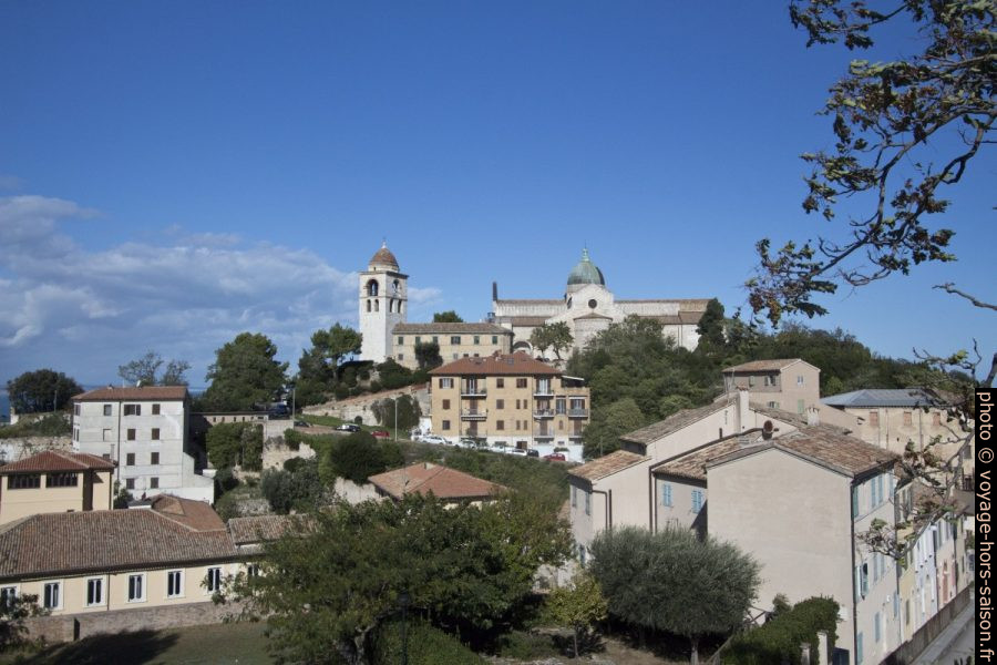La cathédrale d'Ancône sur la colline. Photo © André M. Winter