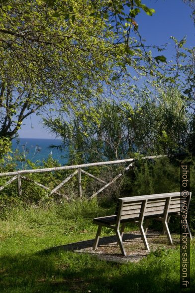 Banc dans le Parco del Cardeto. Photo © Alex Medwedeff