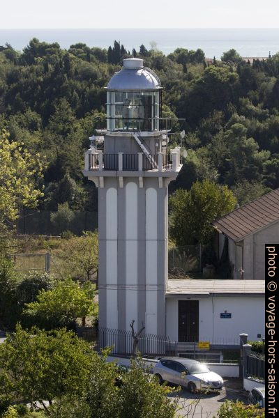 L'actuel phare vu de l'ancien phare d'Ancône. Photo © André M. Winter