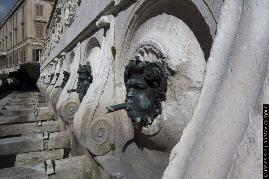 Les bouches de la Fontana delle tredici cannelle. Photo © André M. Winter