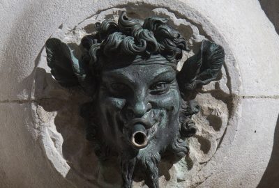 Une bouche de la Fontana del Calamo. Photo © Alex Medwedeff