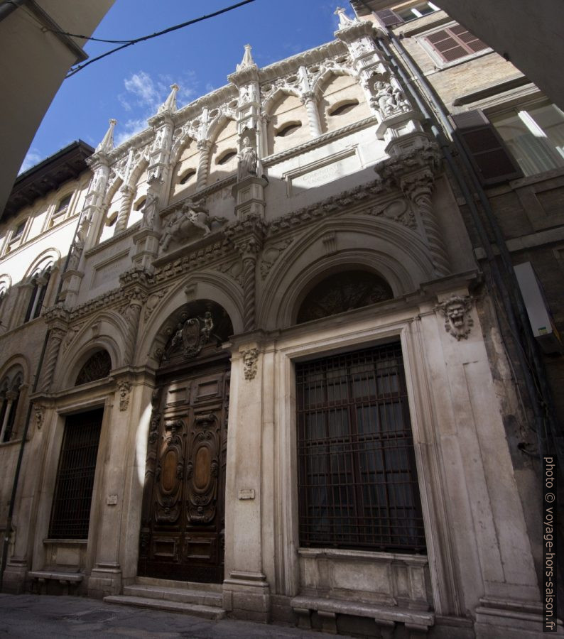 Loggia dei Mercanti di Ancona. Photo © André M. Winter