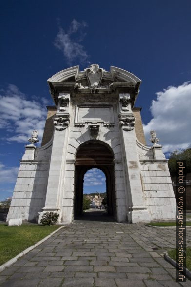 Porta Pia à Ancône. Photo © André M. Winter