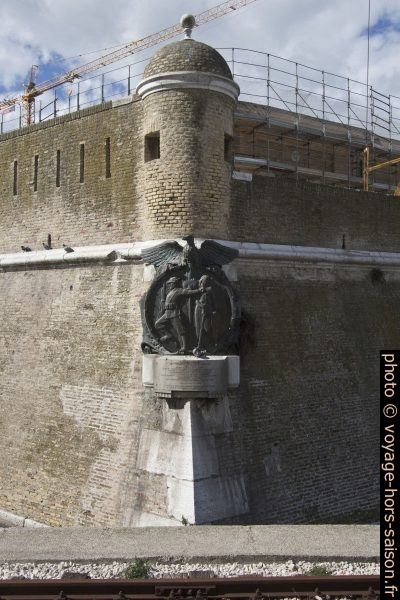 Sigle de type fasciste 1928 de sur le lazaret d'Ancône. Photo © André M. Winter