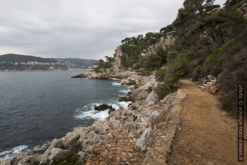 Sentier du littoral à l'ouest du Cap-Ferrat. Photo © André M. Winter